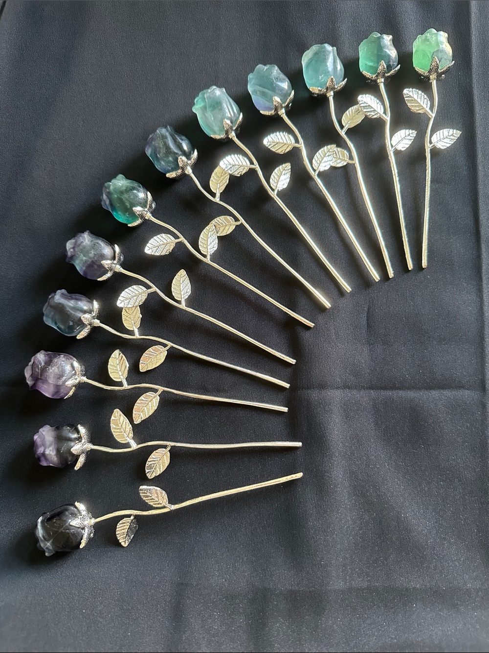 Fluorite NWOT carved rose w/ silvertone stem & leaves. Genuine gemstone appx. 6”
